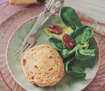 cheddar-scones_mit_salat.jpg