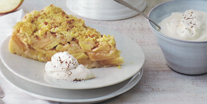 apfelkuchen_mit_krokantstreuseln_und_kaffeesahne.jpg