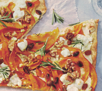 kürbis-flammkuchen_mit_ziegenkäse_und_nüssen.jpg