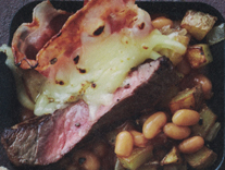 hüftsteak_mit_baked_beans_und_edamer.jpg