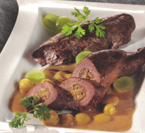 hirschbraten_mit_pilzfüllung_und_traubensauce.jpg