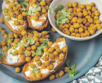 gefüllte_süßkartoffeln_mit_gerösteten_kichererbsen.jpg